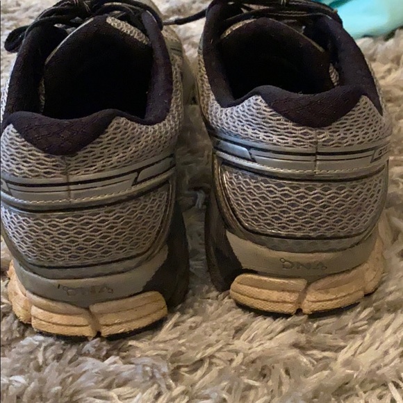 Men’s Brooks Tennis Shoes size 12 - Picture 4 of 5